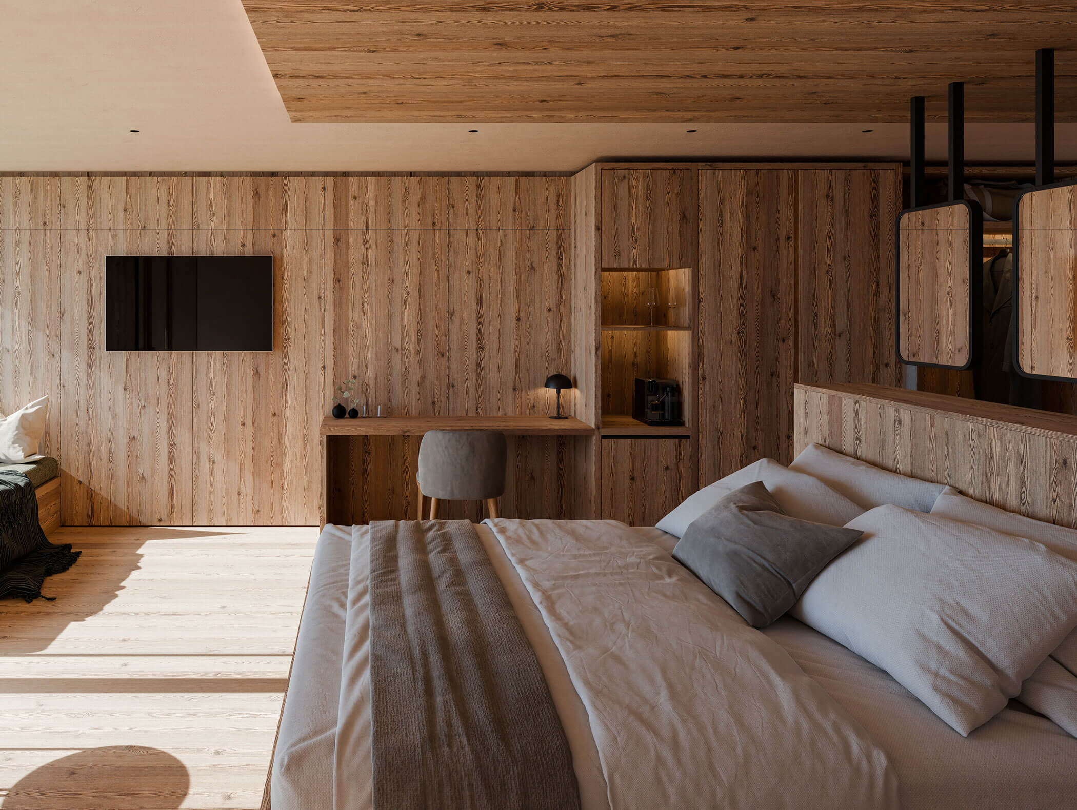 Modernes Schlafzimmer mit Holzvertäfelung, einem ordentlich gemachten Bett, Schreibtisch, eingebauten Regalen und großen Fenstern mit Sonnenlicht. - Hotel Moosmair